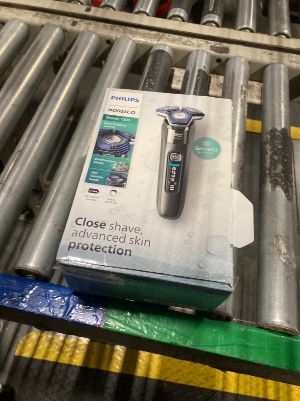 Photo 1 of **missing everything but shaver its self**Philips Norelco Shaver 7200, Rechargeable Wet & Dry Electric Shaver with SenseIQ Technology and Pop-up Trimmer, S7887/82