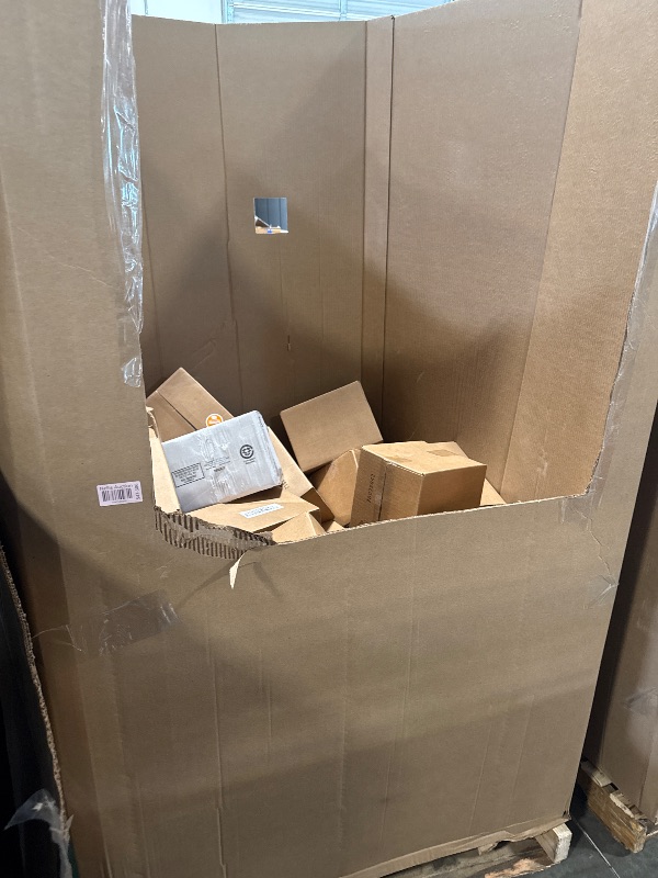 Photo 1 of ***BOX WITH DIFFERENT DRINKS// NO RETURN//AS IS***