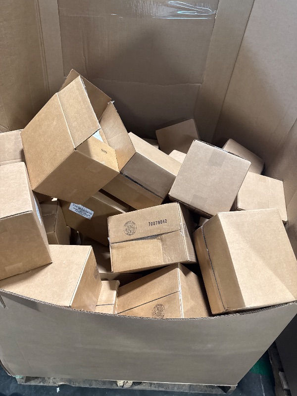 Photo 1 of ***BOX WITH DIFFERENT DRINKS// NO RETURN//AS IS***