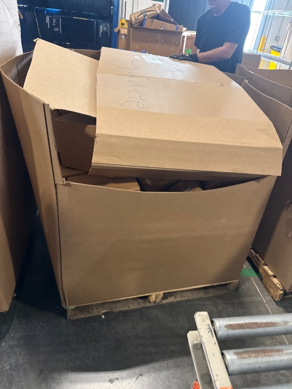 Photo 1 of ***BOX WITH DIFFERENT DRINKS// NO RETURN//AS IS***