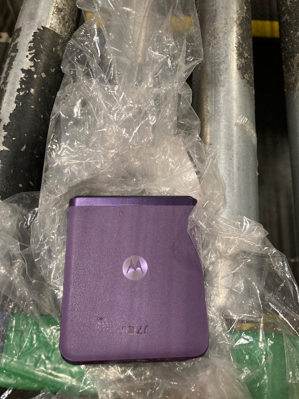 Photo 1 of **missing charger cord and plug/unable to test**Motorola razr | 2023 | Unlocked | Made for US 8/128 | 32MP Camera | Summer Lilac, 73.95 x 170.82 x 7.35mm