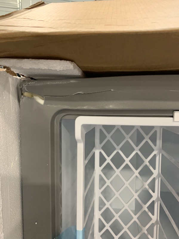 Photo 1 of **MAJOR DAMAGE USE FOR PARTS** Midea MERC05C4BAWW 5.1 Cubic Feet Chest Freezer Cu.ft-Convertible, White