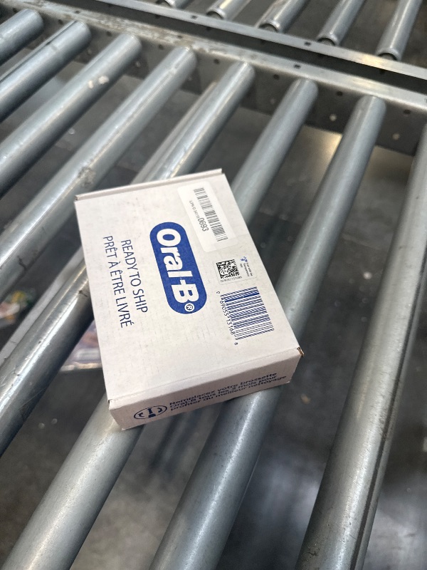 Photo 1 of Oral-B Floss Action Replacement Brush Heads for an Oral-B Electric Toothbrush, Pack of 6