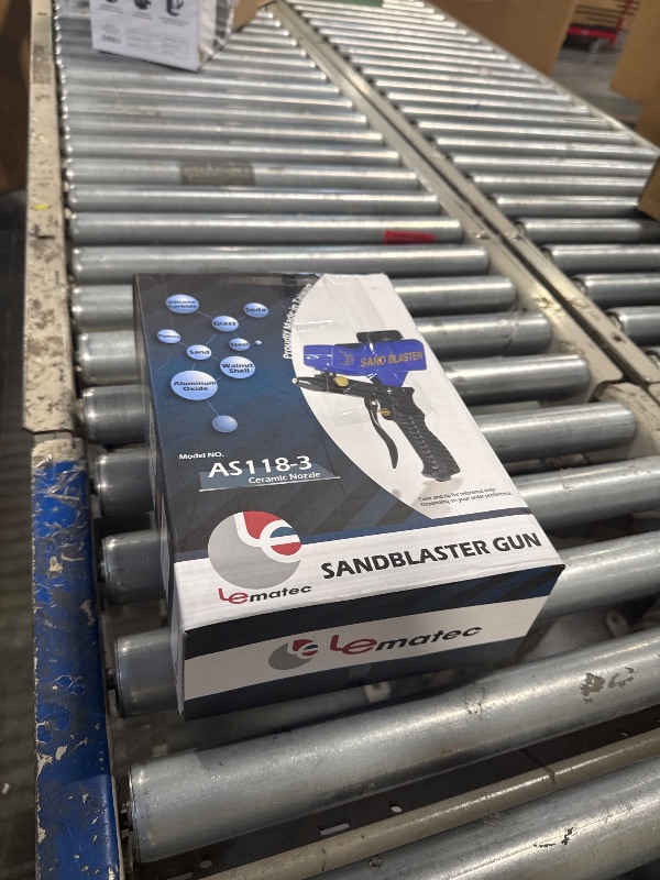 Photo 1 of LE LEMATEC Sand Blaster Gun Kit for Air Compressor, Paint/Rust Remover for Metal, Wood & Glass Etching, Up to 150 PSI Blasting Media for Aluminum, Sand, Walnut Shells & Soda Blaster, Black (AS118)