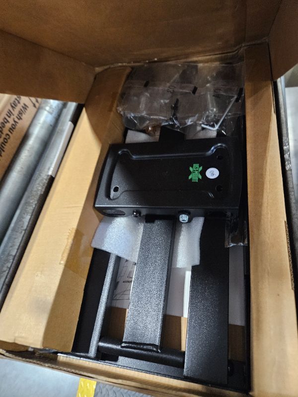 Photo 2 of **USED**
USX MOUNT Full Motion TV Mount for Most 37-82 Inch TV up to 132lbs, TV Wall Mount Articulating with Swivel, Tilt & Extension, Wall Mounts TV Bracket for VESA 600x400mm 400x300mm, 8-16" Wood Studs