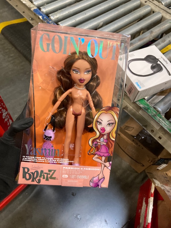 Photo 2 of ** NO CLOTHES**
Bratz Goin’ Out! Yasmin Fashion Doll with Accessories
