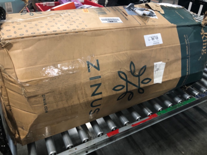 Photo 1 of ZINUS 12 Inch Euro Top Pocket Spring Hybrid Mattress, King, Pressure Relief, Pocket Innersprings for Motion Isolation, Mattress in A Box
***Damaged Box***