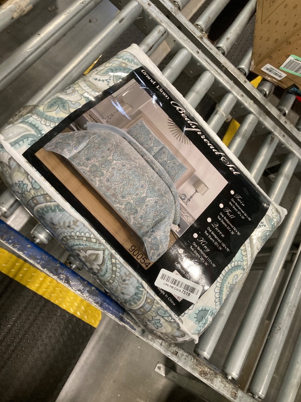 Photo 1 of 3-Piece Fine Printed Oversize (115" X 95") Quilt Set Reversible Bedspread Coverlet King Size Bed Cover (Pale Blue, Grey, Paisley)