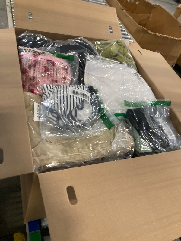 Photo 1 of ***BUNDLE BOX OF MIXED CLOTHES***
***AS IF/ NO RETURNS - FINAL SALE***