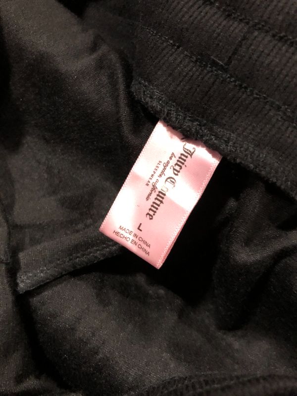 Photo 1 of ***LARGE SIZE*** Juicy Couture Women’s Velvet Fleece Pajama Set with Long Sleeve Top and Pants (US, Alpha, Large, Regular, Regular, Black 2)