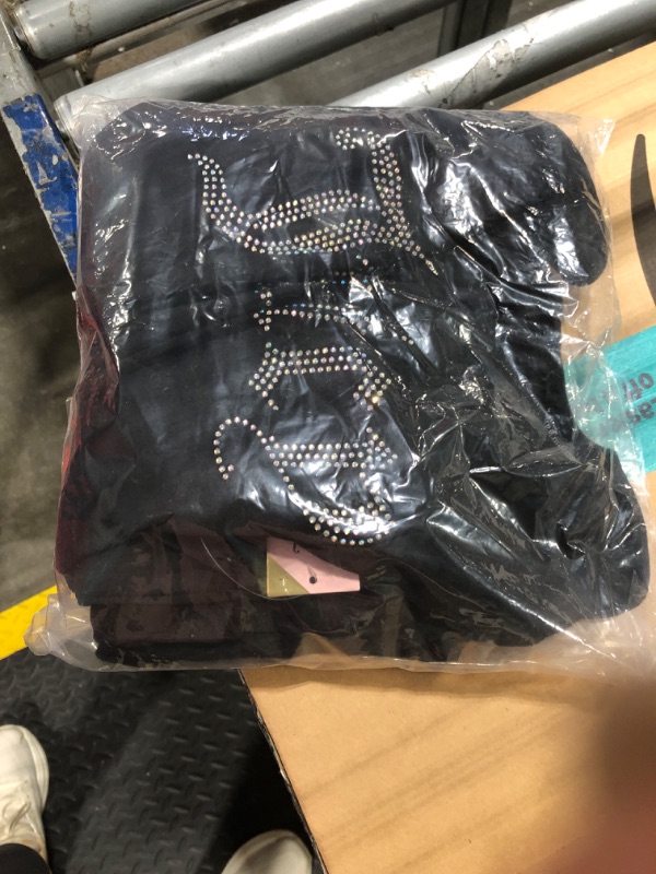 Photo 1 of ***LARGE SIZE*** Juicy Couture Women’s Velvet Fleece Pajama Set with Long Sleeve Top and Pants (US, Alpha, Large, Regular, Regular, Black 2)