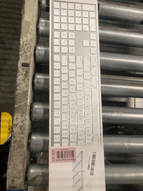 Photo 1 of Apple Magic Keyboard with Numeric Keypad: Wireless, Bluetooth, Rechargeable. Works with Mac, iPad, or iPhone; US English - White.