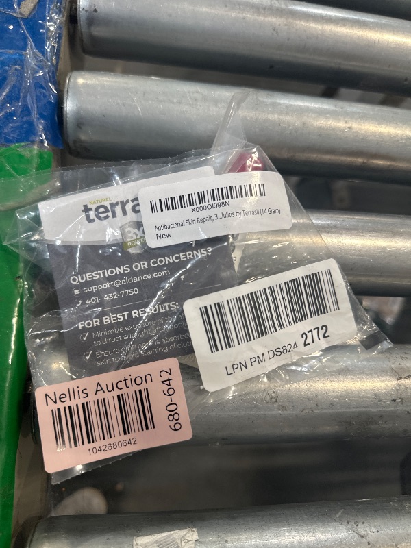 Photo 1 of terrasil Skin Repair for Angular Cheilitis, Folliculitis, Impetigo, Lichen Sclerosis, Boils, Pitted Keratolysis, Fast Relief & Supports Healing. Dermatologist Tested & Hypoallergenic Approved (0.5 oz)