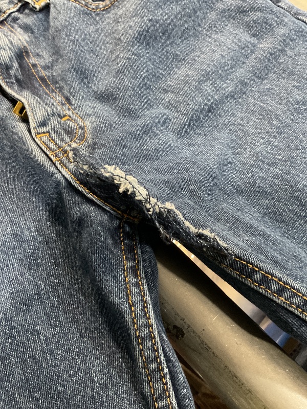 Photo 1 of ***(MAJOR DAMAGE/ SEE NOTES)***
Levi's Men's 501 Original Fit Jeans (Also Available in Big & Tall), Medium Stonewash, 33W x 30L