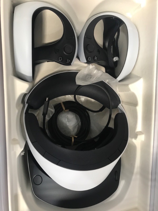 Photo 1 of (GAME IS THE CODE PAPER) PlayStation VR2 Horizon Call of The Mountain™ Bundle (PSVR2)