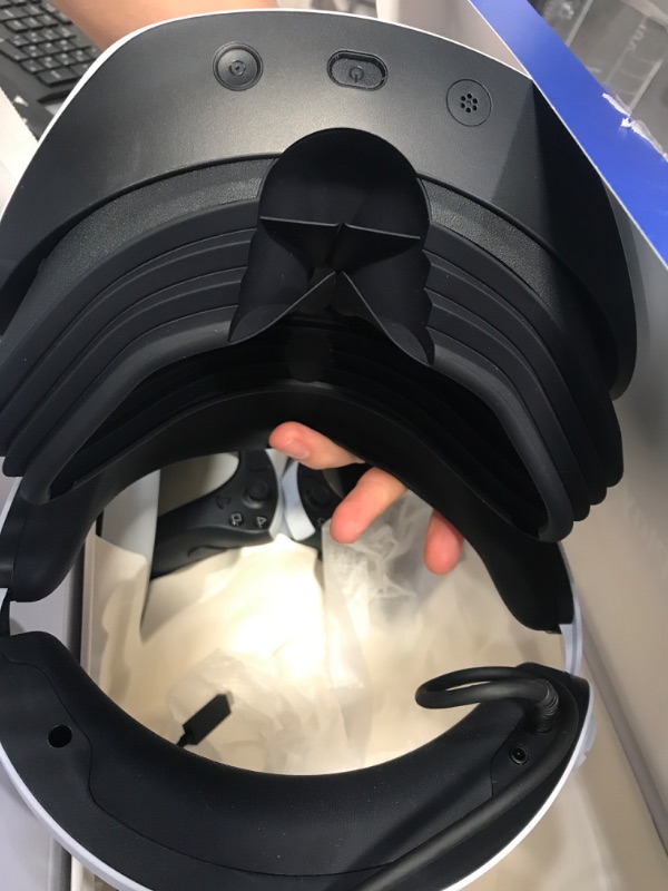 Photo 1 of (GAME IS THE CODE PAPER) PlayStation VR2 Horizon Call of The Mountain™ Bundle (PSVR2)