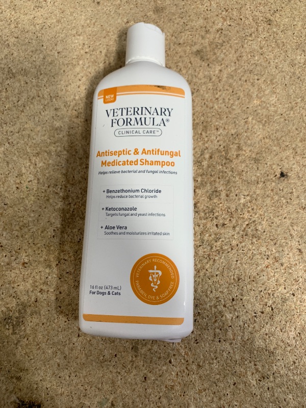 Photo 1 of Veterinary Formula Clinical Care Antiseptic and Antifungal Medicated Shampoo for Dogs & Cats, 16 Fl Oz – Helps Alleviate Scaly, Greasy, red Skin – Paraben, Dye, Soap-Free (1 Pack)