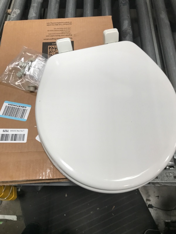 Photo 1 of (FAIR) Mayfair Linden Slow Close Toilet Seat, Non Slip Heavy Duty Wood, Easy Install, Round, White