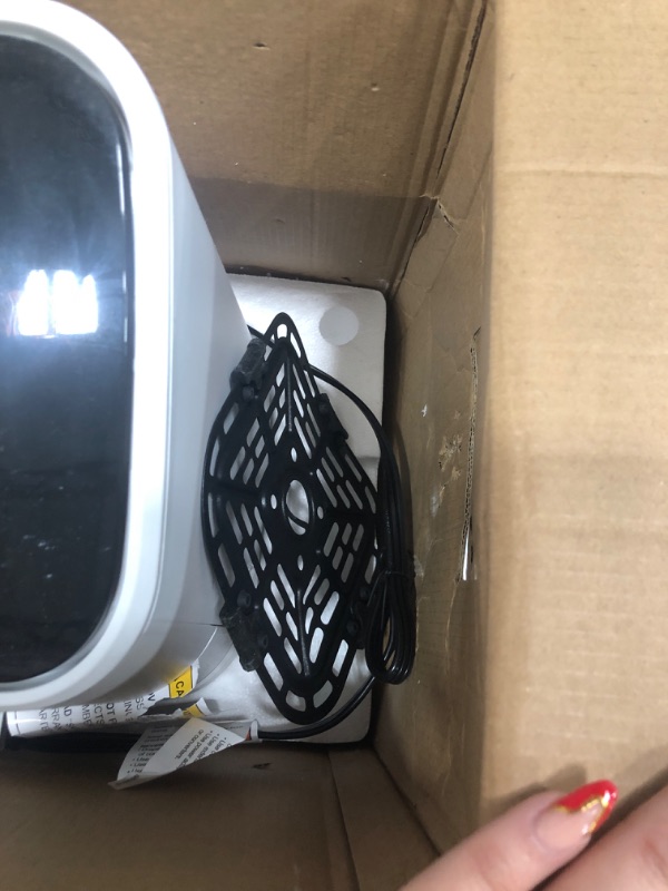 Photo 1 of (BROKEN HANDLE) Instant Pot Vortex 2QT Mini Air Fryer,Small Air fryer that Crisps,Reheats, Bakes, Roasts for Quick Easy Meals,Includes over 100 In-App Recipes,is Dishwasher-Safe,from the Makers of Instant Pot, White