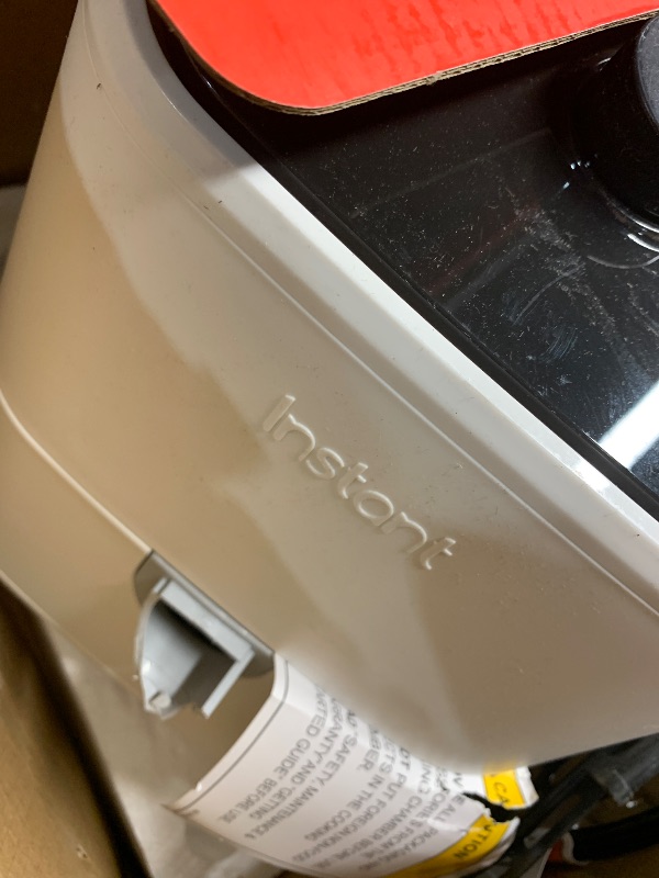 Photo 1 of (BROKEN HANDLE) Instant Pot Vortex 2QT Mini Air Fryer,Small Air fryer that Crisps,Reheats, Bakes, Roasts for Quick Easy Meals,Includes over 100 In-App Recipes,is Dishwasher-Safe,from the Makers of Instant Pot, White