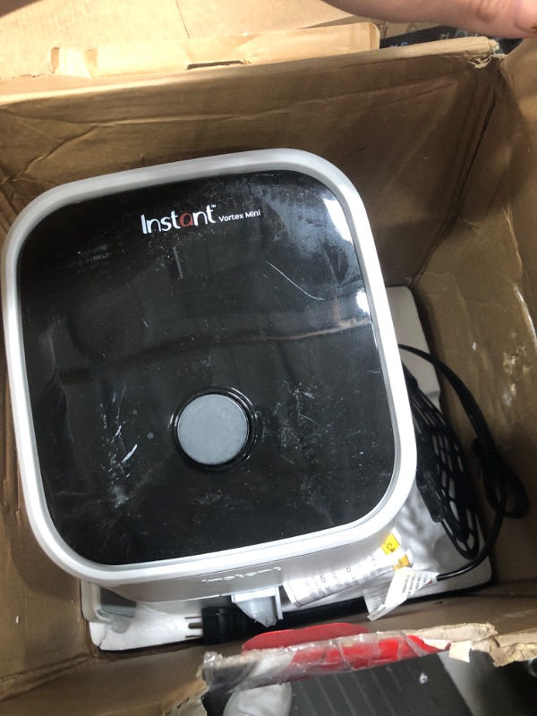 Photo 1 of (BROKEN HANDLE) Instant Pot Vortex 2QT Mini Air Fryer,Small Air fryer that Crisps,Reheats, Bakes, Roasts for Quick Easy Meals,Includes over 100 In-App Recipes,is Dishwasher-Safe,from the Makers of Instant Pot, White