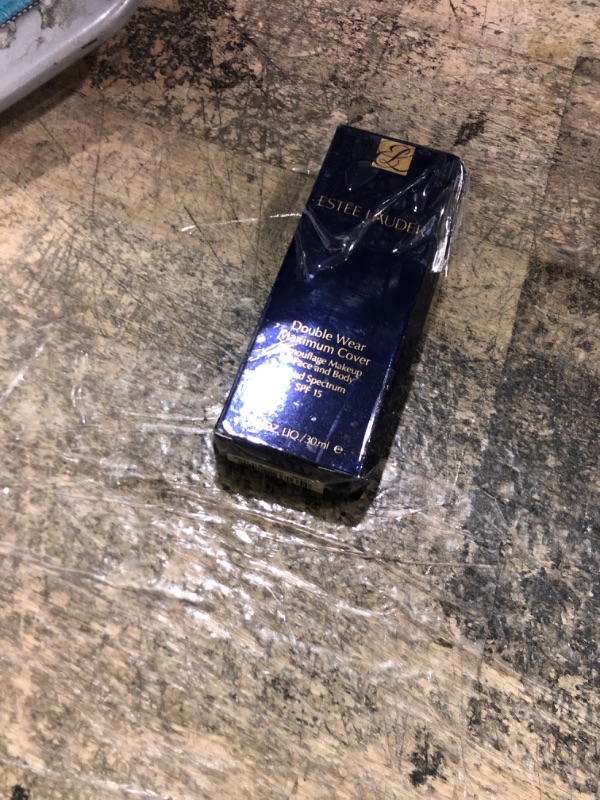 Photo 1 of Double Wear 24-Hour Maximum Cover Camouflage Foundation for Face and Body SPF 15 | Covers Scars & Tattoos, 1.0 Fl Oz, 2N1 Desert Beige