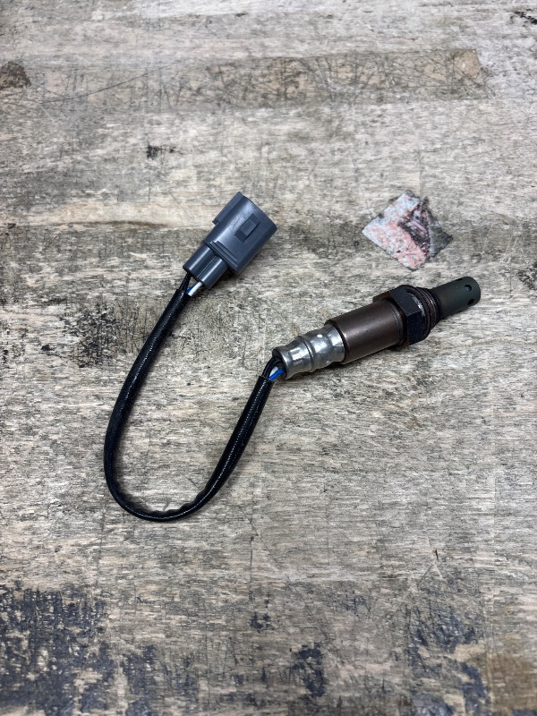 Photo 1 of Denso 234-9051 Right-Bank Upstream with 4-Wire 8.5” Option Air Fuel Ratio Oxygen Sensor