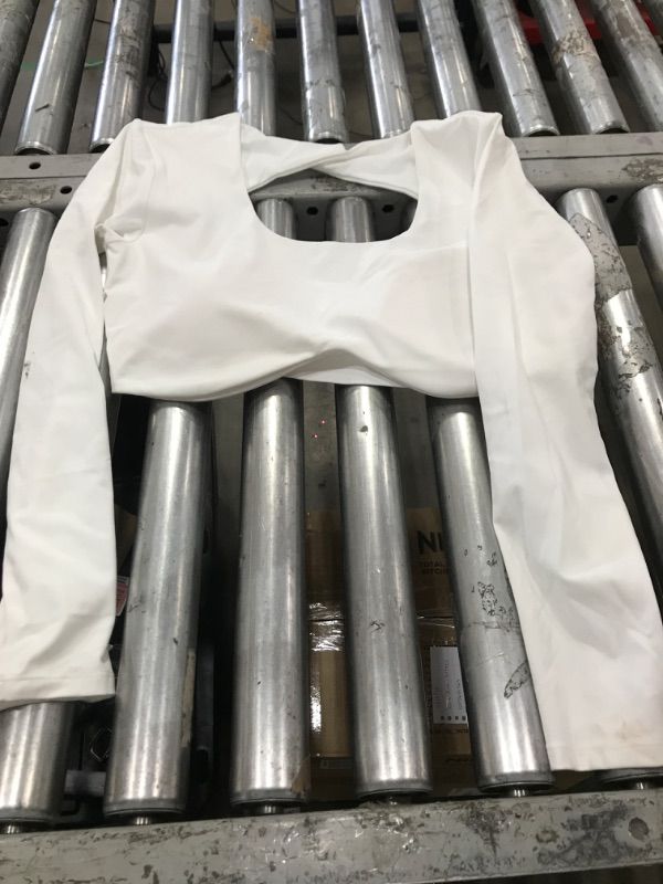 Photo 1 of Aoxjox Long Sleeve Crop Tops for Women Define Sculpt Workout Cropped T Shirt Top (White, X-Large)