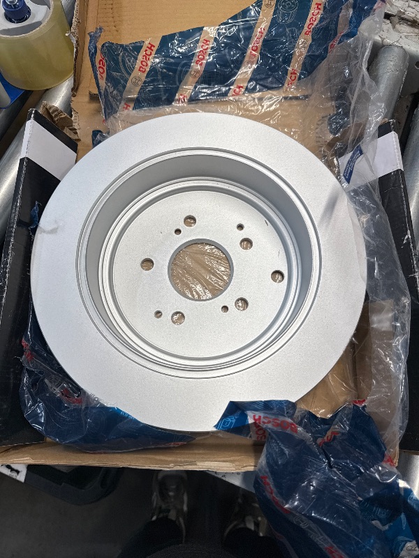 Photo 1 of BOSCH 20610746 QuietCast Premium Disc Brake Rotor - Compatible with Select Acura ILX; Honda Accord, Civic, Element; FRONT - Single