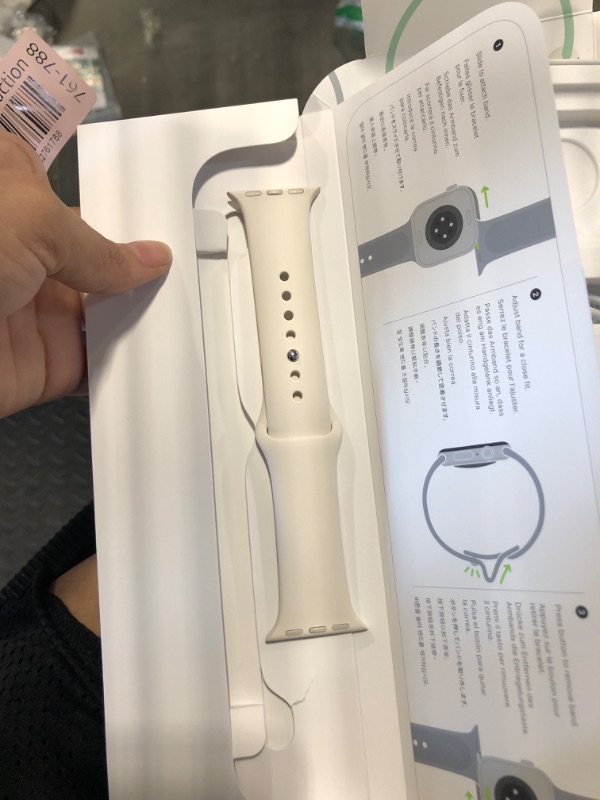 Photo 1 of ***partes only*/*Apple Watch SE (2nd Gen) [GPS 40mm] Smartwatch with Starlight Aluminum Case with Starlight Sport Band S/M. Fitness and Sleep Trackers, Crash Detection, Heart Rate Monitor, Retina Display