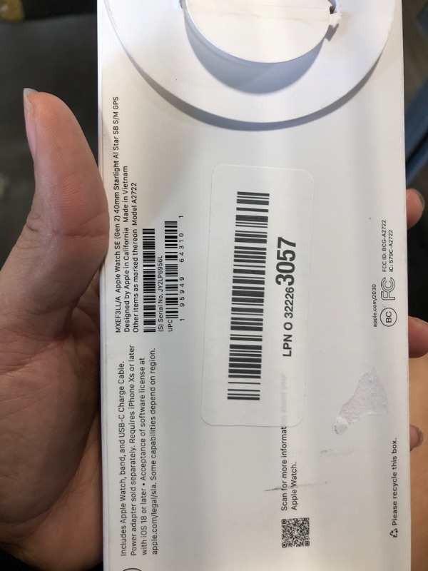Photo 1 of ***partes only*/*Apple Watch SE (2nd Gen) [GPS 40mm] Smartwatch with Starlight Aluminum Case with Starlight Sport Band S/M. Fitness and Sleep Trackers, Crash Detection, Heart Rate Monitor, Retina Display