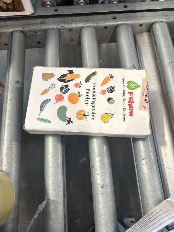 Photo 1 of Fshow Vegetable & Fruit Peeler