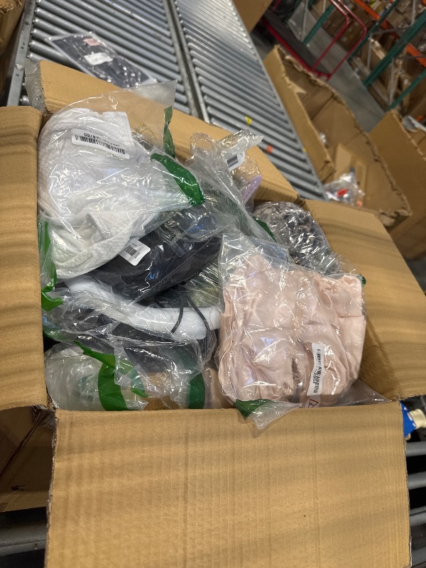 Photo 1 of **BUNDLE OF ITEMS - FINAL SALE - NO RETURNS** 