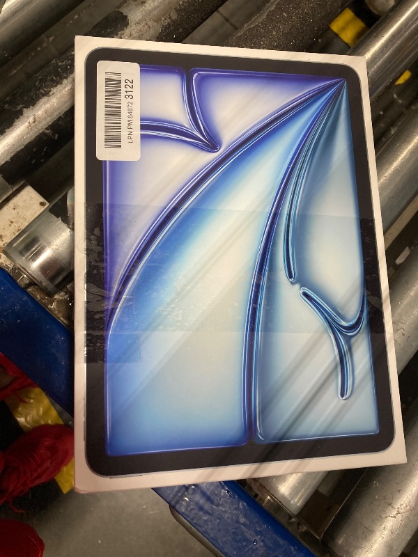 Photo 1 of Apple iPad (10.2-inch, Wi-Fi, 32GB) - Gold (Latest Model, 8th Generation) (Renewed)
