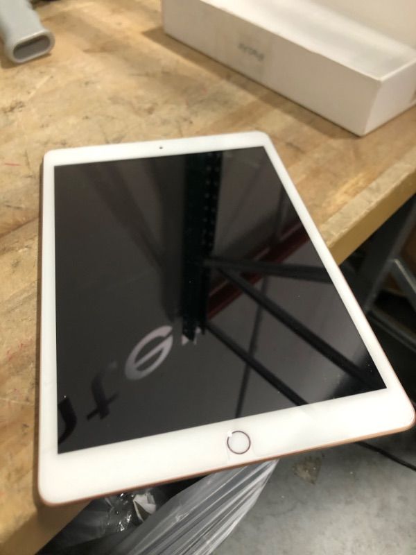 Photo 1 of Apple iPad (10.2-inch, Wi-Fi, 32GB) - Gold (Latest Model, 8th Generation) (Renewed)
