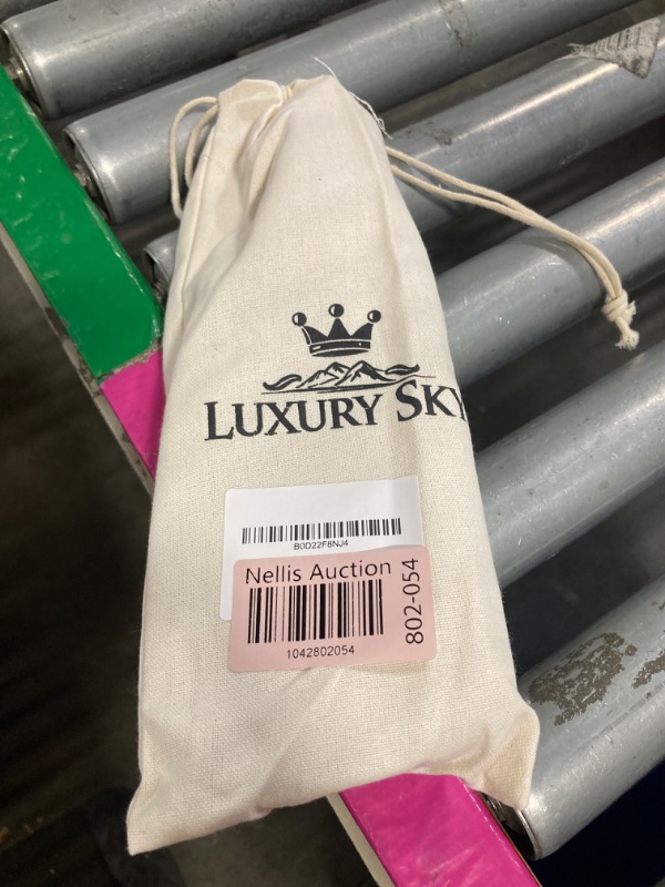 Photo 1 of "Luxury Sky BAMBOO HAIR BRUSH - Anti-Frizz, Soft and Natural Bristles, Eco-Friendly and Detangling, Massages the Scalp, Ideal for All Hair Types, Reduces Frizz and Improves Shine.