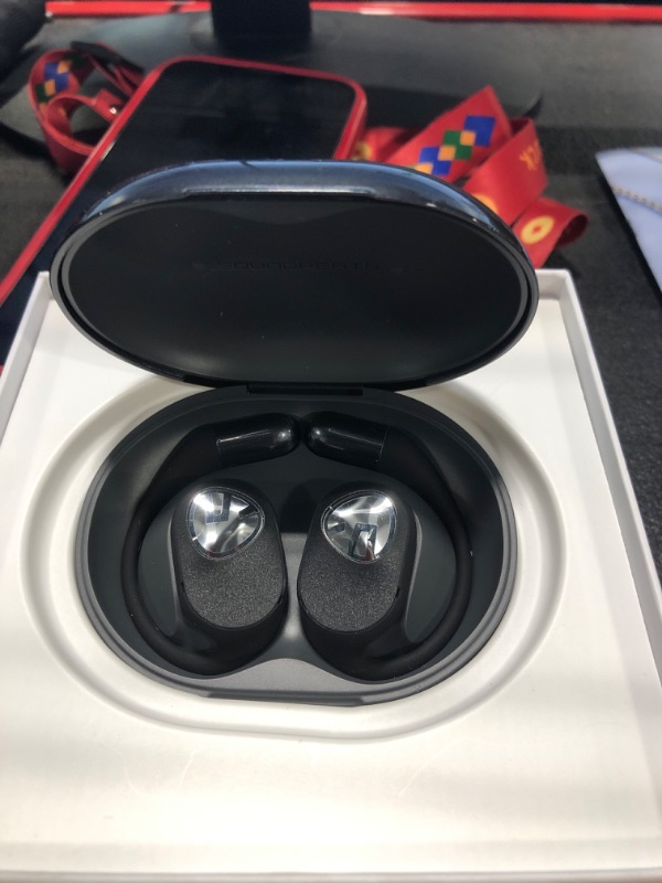 Photo 1 of 
Wireless earbuds  