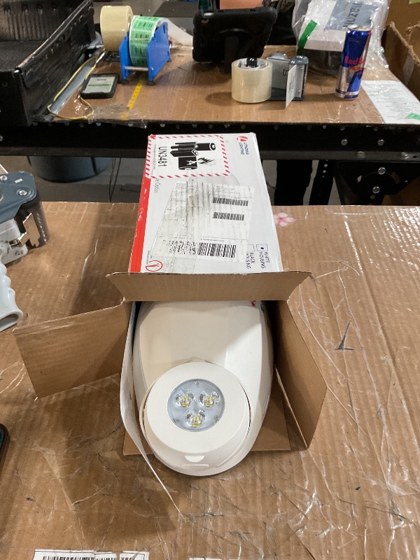 Photo 1 of  ** UNABLE TO TEST**UNKNOWN IF FUNCTIONAL**
Lithonia Lighting Quantum LED Emergency Lights for Business, Self-Diagnostics, 2-Head Fixture, Remote Test, UVOLT, 1100 Lumens, White (ELM6L UVOLT LTP SDRT)