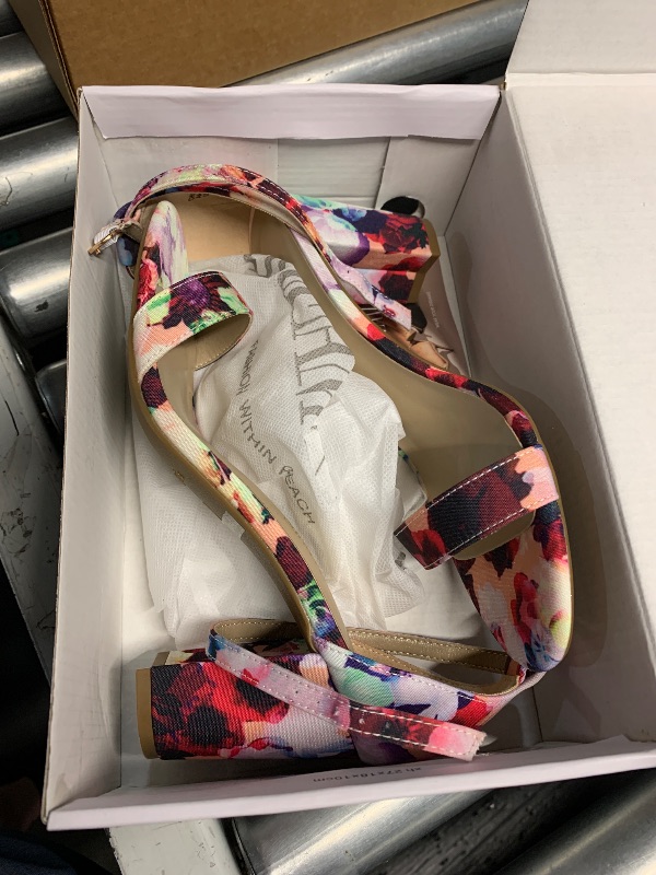 Photo 1 of (USED/FAIR) (SIZE: 8) DREAM PAIRS Women's Chunk Low Heel Pump Sandals,Size 8,Floral,Chunk