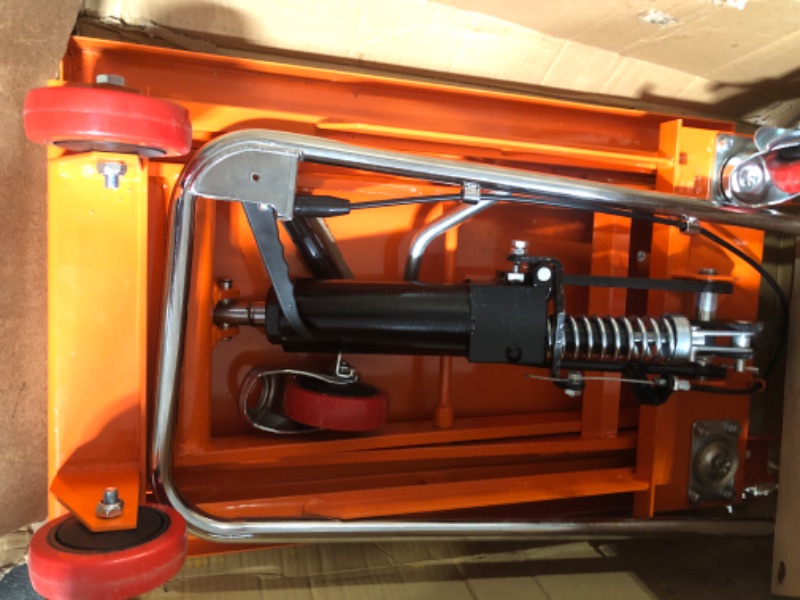 Photo 1 of ***MISSING 1 WHEEL***

VEVOR 500 LBS Hydraulic Lift Table Cart with 11"-35.4" Lift Range, Hydraulic Scissor Cart with Non-Slip Pad & 4 Wheels, Manual Single Scissor Lift for Material Handling and Transportation