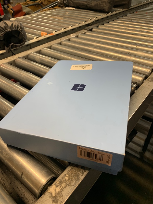 Photo 1 of ***ITEM IS LOCKED/PARTS ONLY***

Microsoft Surface Laptop (2024), Windows 11 Copilot+ PC, 13.8" Touchscreen Display, Snapdragon X Elite (12 core), 16GB RAM, 512GB SSD Storage, Sapphire