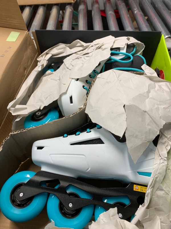 Photo 1 of ***SEE NOTES*** 
Rollerblade Lightning Women's Urban Inline Skate, White and Aqua size: 7