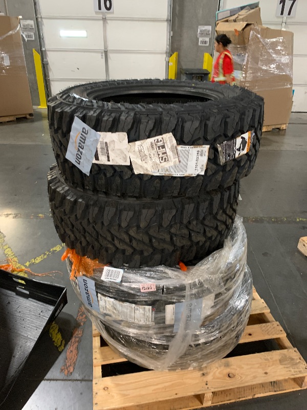 Photo 1 of YOKOHAMA 35X12.50R20 125Q F/12 GEOLANDAR MT G003 BW
***TRUCK OR TRAILER PCIK UP ONLY***
***sold as a pallet***