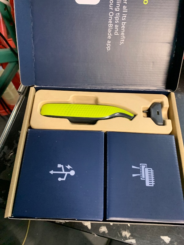 Photo 1 of (POWER TESTED) (MISSING ACCESSORIES) Philips Norelco OneBlade 360 Hybrid Face, Electric Beard Trimmer and Shaver, with 360 Blade Technology, 1x 360 Blade for Face, 5in1 Adjustable Comb, Model QP2724/90

