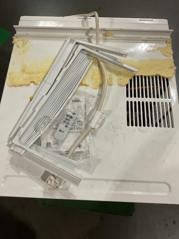 Photo 1 of (Used)(not functional)(sold for parts)(repair) LG 18,000 BTU Window Air Conditioner with Heat, 230/208V, Cools 1,000 Sq.Ft. for Bedroom, Living Room, Basement