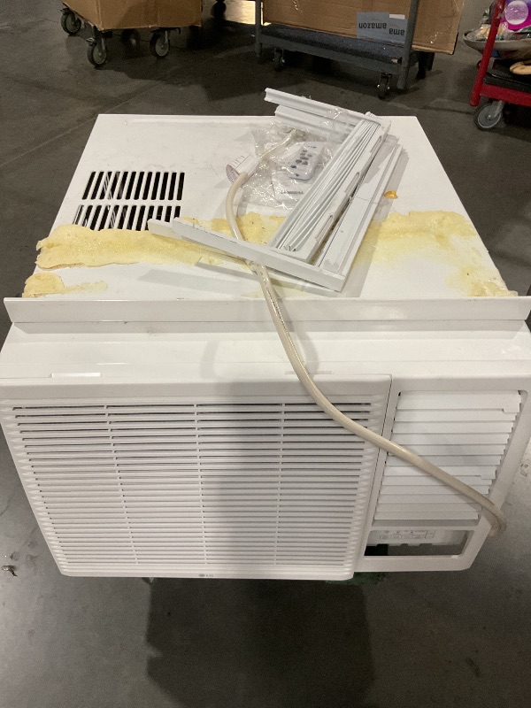 Photo 1 of (Used)(not functional)(sold for parts)(repair) LG 18,000 BTU Window Air Conditioner with Heat, 230/208V, Cools 1,000 Sq.Ft. for Bedroom, Living Room, Basement