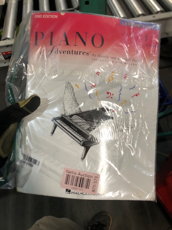 Photo 1 of 
Piano Adventures - Lesson Book - Level 1