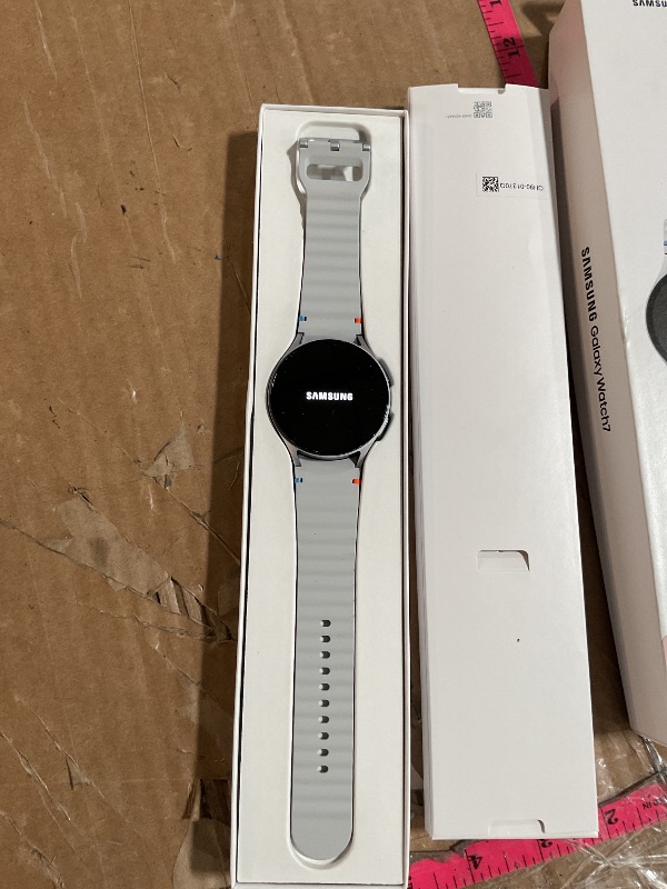 Photo 1 of (POWER TESTED) (UNABLE TO TEST  FURTHER) Samsung Galaxy Watch 7 44mm Bluetooth AI Smartwatch w/Energy Score, Wellness Tips, Heart Rate Tracking, Sleep Monitor, Fitness Tracker, 2024, Silver [US Version, 1Yr Manufacturer Warranty]