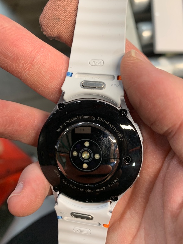Photo 1 of (POWER TESTED) (UNABLE TO TEST  FURTHER) Samsung Galaxy Watch 7 44mm Bluetooth AI Smartwatch w/Energy Score, Wellness Tips, Heart Rate Tracking, Sleep Monitor, Fitness Tracker, 2024, Silver [US Version, 1Yr Manufacturer Warranty]