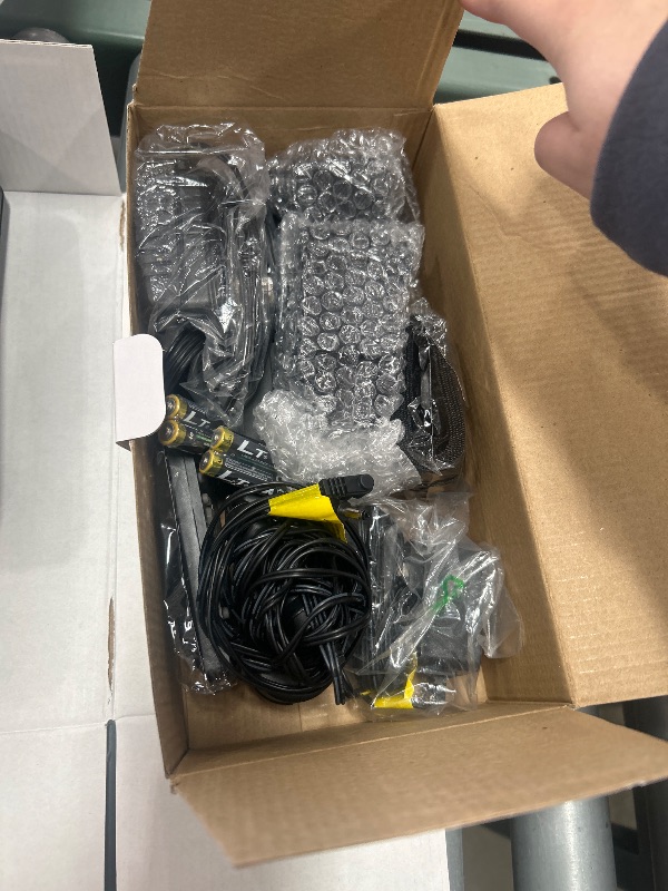 Photo 1 of *** ONE SCREEN IS DAMAGED SHOWN ***WONNIE 12" Dual Car DVD Players Portable DVD Players for Car Headrest Play a Same or Two Different Movies with 5-Hour Rechargeable Battery, Mounting Brackets, All Region, Support USB/Sync TV
